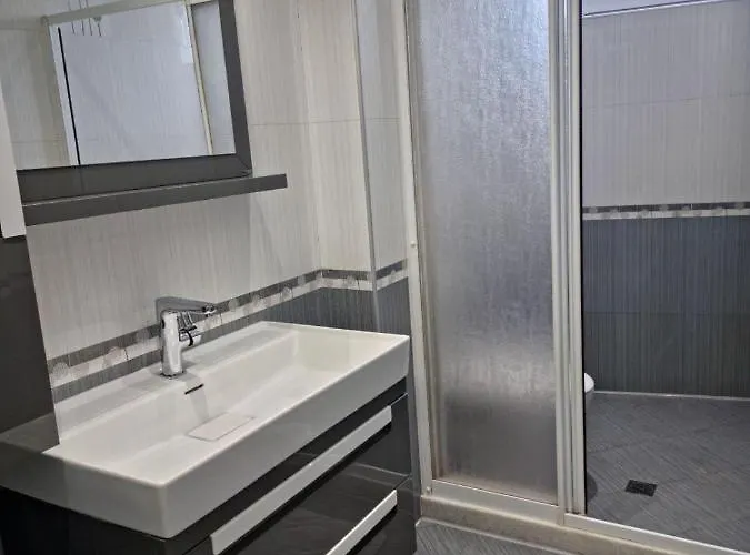 Apartment Victoria 3 *