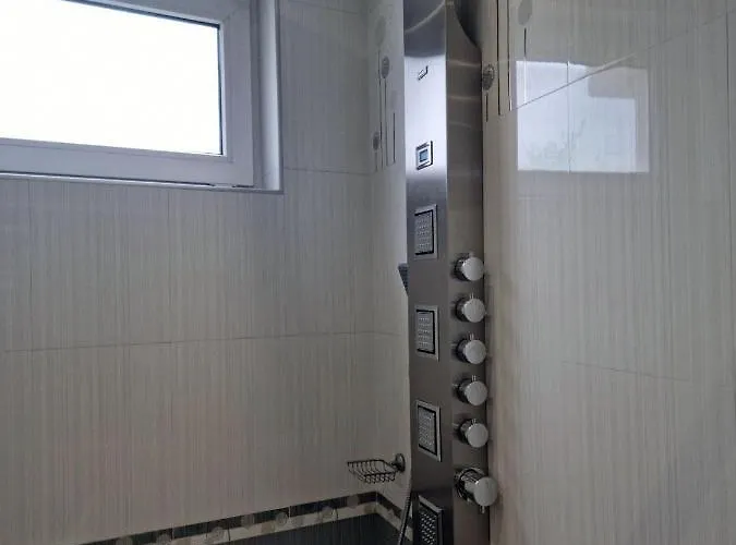 Apartment Victoria 3 *